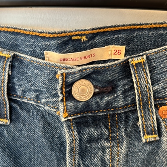 LEVI’S DAISY EMBROIDERED RIBCAGE SHORTS CUTOFF 26 - Picture 6 of 9